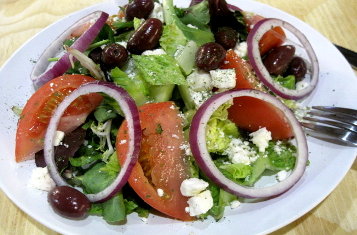 Restaurant near me offers Fresh Greek Salad with Artichoke